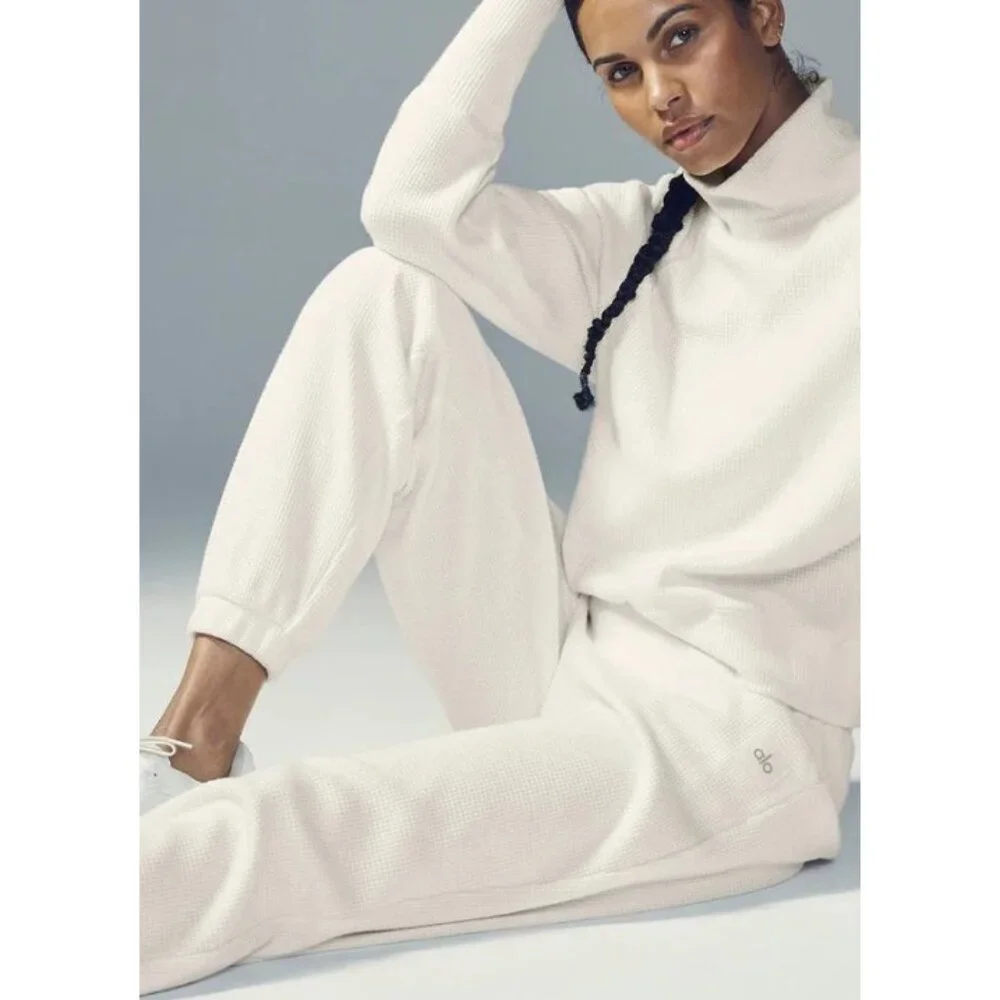Alo Weekend Escape Joggers Ivory Waffle Thermal High-Rise Waist Cream Sweatpants